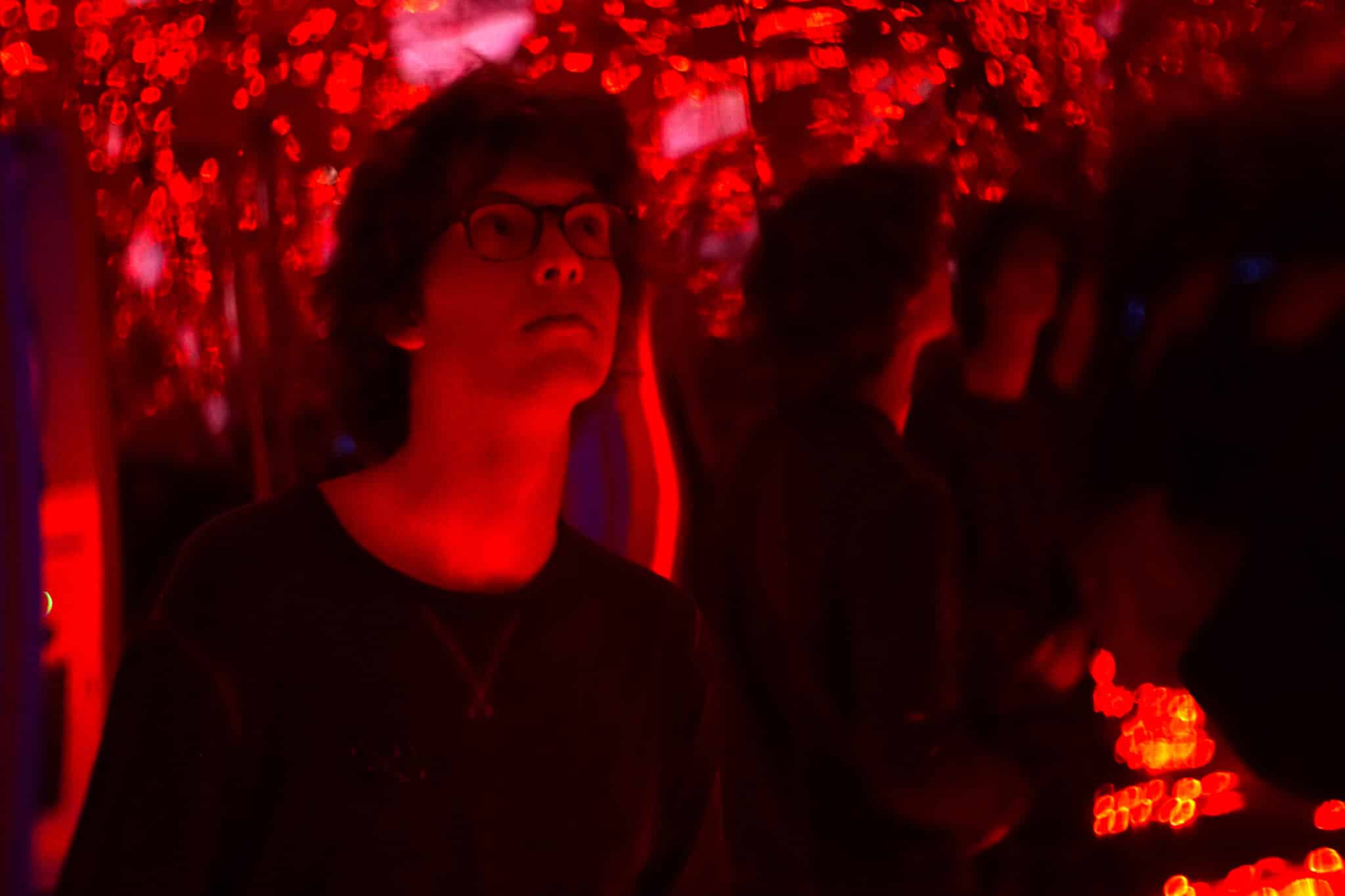 Player explores Glitch's infinity room